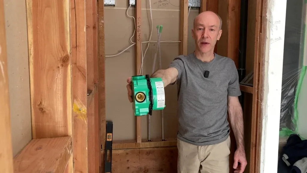 Valve backset gauge on valve body