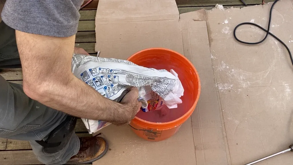 Adding thinset into bucket - how to mix thinset post