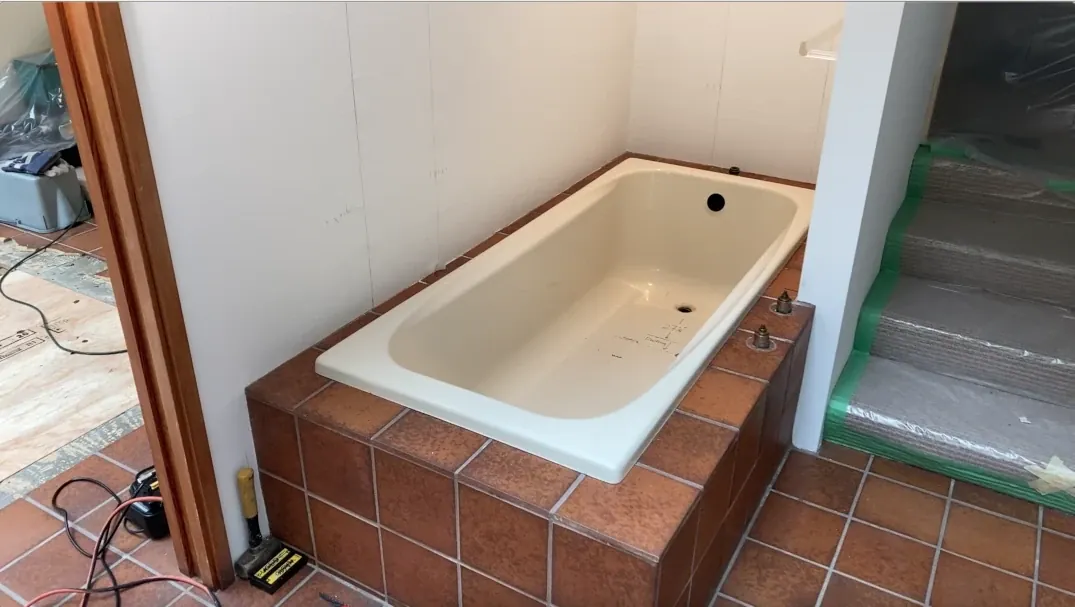 Old tub before reno - bathtub conversion to shower post