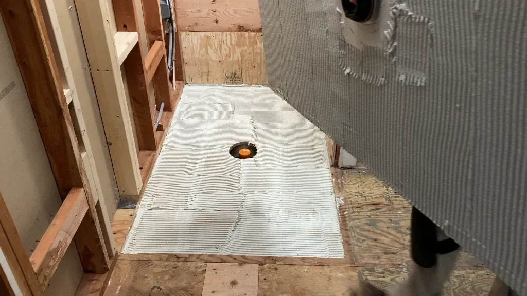 Setting recessed shower pan into thinset