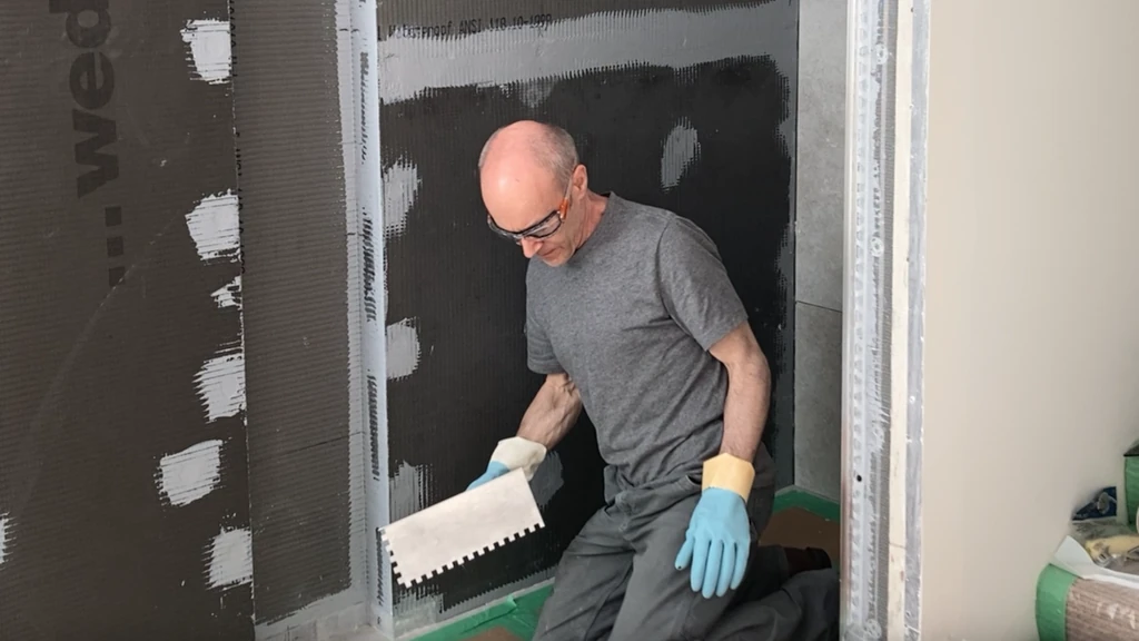 The correct notch size for large format tiles